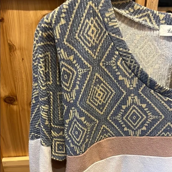 Chic Geometric Long Sleeve Top - Blue, White, and Tan - Picture 4 of 9